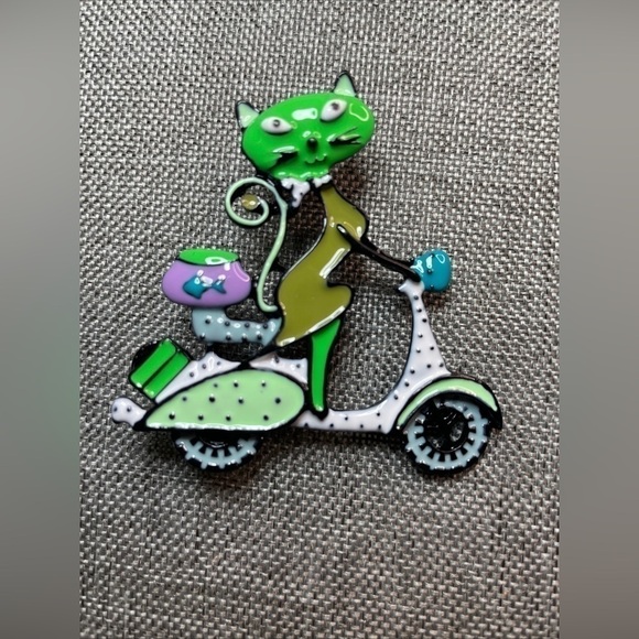 Source Unknown Jewelry - Enamel Green Cat in Vespa Brooch
